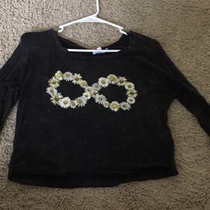 Delia’s stretchy Figure 8 Flower sweater Size: XS
